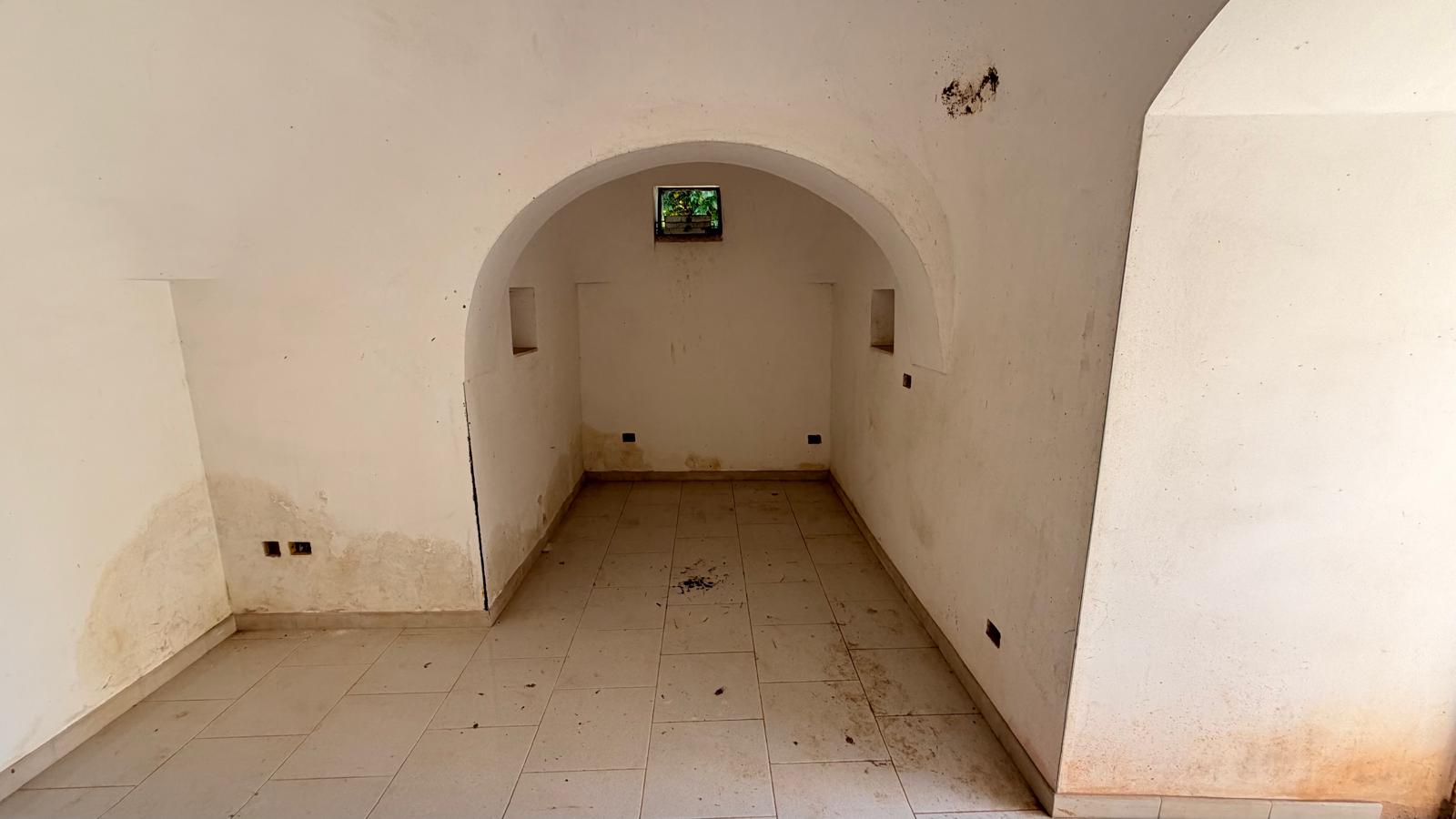 Piccola Villetta In Zona Abitata, 2 Vani e Acc, Trullo, Deposito.